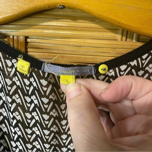 Little yellow button Black and Gray Asymmetrical Sleeveless Blouse large - Picture 2 of 5